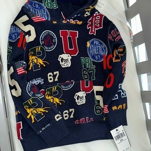 Hooded Polo by Ralph Lauren sweatshirt with pockets.